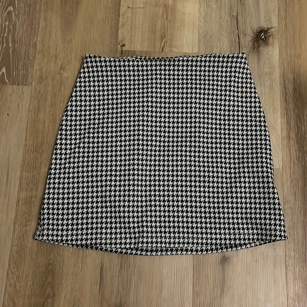 Black and white pattered skirt
